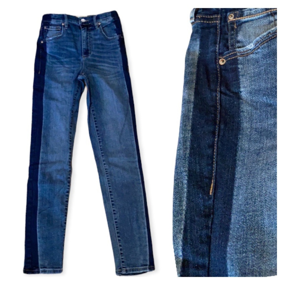 Garage Ultra High Rise Premium Stretchy Blue Jeans w/ darkened sides!!! Size 1